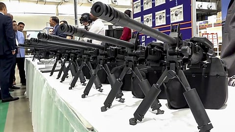 ராணுவத்திடம் 2,000 துப்பாக்கிகள் ஒப்படைப்பு: அதானி டிஃபென்ஸ் நிறுவனம் சாதனை