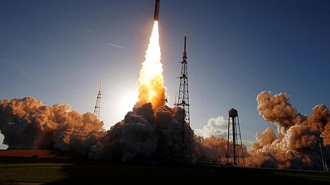 ‘ஓரியன்’ விண்கலனை வெற்றிகரமாக விண்ணில் செலுத்தியது அமெரிக்கா: நிலவை சுற்றி வரவுள்ள 4 விண்வெளி வீரர்கள்