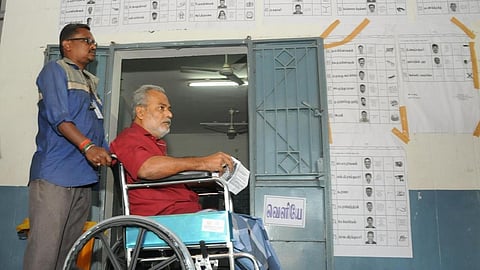 அனைத்து வாக்குச்சாவடிகளிலும் சாய்தள வசதி ஏற்படுத்த நடவடிக்கை: தமிழக தேர்தல் ஆணையம் விளக்கம்