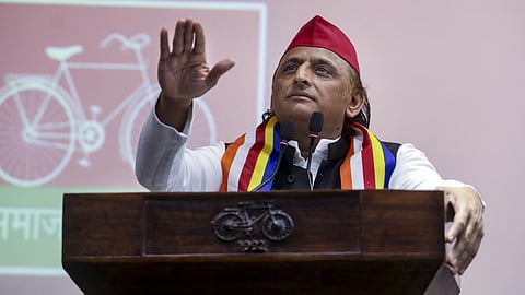 ரூபாய் மதிப்பு - பாஜக போட்டி: அகிலேஷ் யாதவ் விமர்சனம்