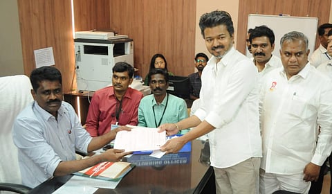 பெரிய வியாழன் தினத்தில் திருச்சியில் வேட்புமனு தாக்கல் செய்தார் விஜய்!