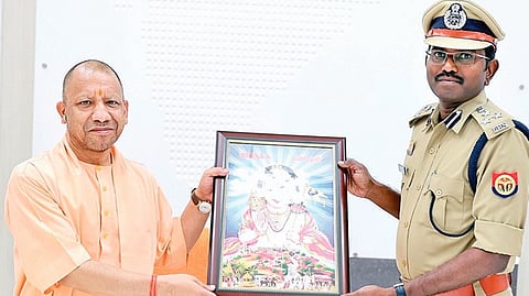 யோகிக்கு ‘முருகன்' படம் தந்து வாழ்த்து பெற்ற தமிழர்