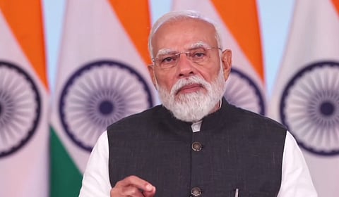 மக்கள் சேவையே மகேசன் பணி: அரசு ஊழியர்களுக்குப் பிரதமர் அறிவுரை