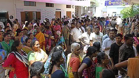 தேர்தல் நாளில் தமிழகம் உள்ளிட்ட 5 மாநிலங்களில் ஊதியத்துடன் கூடிய விடுப்பு அளிக்க உத்தரவு