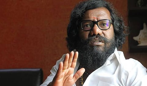 “மத அடையாளத்தை தற்போது விஜய் வெளிப்படுத்துவதன் நோக்கம் என்ன?” - நடிகர் கருணாஸ் கேள்வி