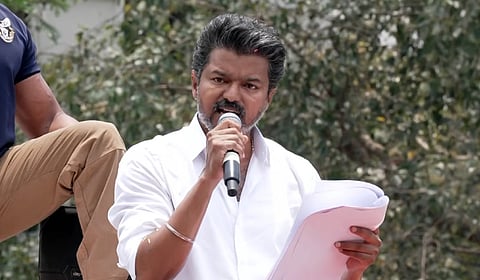 ‘‘திமுக - காங்கிரஸ் கூட்டணி ஒரு குழப்ப அணி’’: விஜய் விமர்சனம்