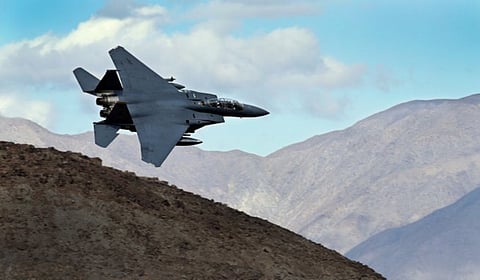 சுட்டு வீழ்த்தப்பட்ட போர் விமானத்தில் இருந்து தப்பி காணாமல் போன அமெரிக்க வீரர் 2 நாட்களுக்கு பின் வெற்றிகரமாக மீட்பு