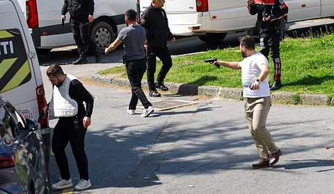 துருக்கியில் இஸ்ரேலிய தூதரகம் அருகில் துப்பாக்கிச்சூடு நடத்திய இருவர் சுட்டுக்கொலை