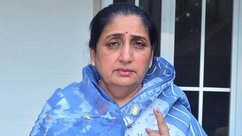 அஜித் பவார் மனைவி சுனேத்ரா பவார்