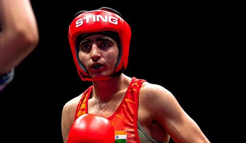 ஆசிய குத்துச்சண்டை சாம்பியன்ஷிப்: 4 இந்திய வீராங்கனைகள் தங்கம் வென்று அசத்தல்