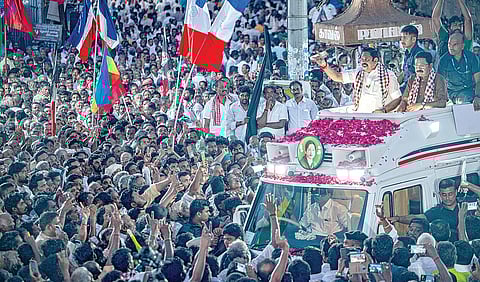 தஞ்சாவூரில் நேற்று அதிமுக கூட்டணி வேட்பாளர்களை ஆதரித்துப் பேசிய அக்கட்சியின் பொதுச் செயலாளர் பழனிசாமி. உடன், டிடிவி.தினகரன்.படம்: ஆர்.வெங்கடேஷ்