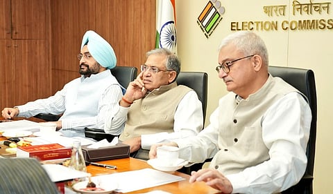 மத்திய பார்வையாளர்களுடன் தலைமை தேர்தல் ஆணையர் ஆலோசனை: தேர்தலை சுதந்திரமாக நடத்த அறிவுறுத்தல்