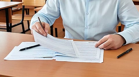 ஒரே நேரத்தில் விடைத்தாள் மதிப்பீடு, தேர்தல் பணி: பணிச்சுமை என ஆசிரியர்கள் புகார்