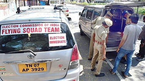 திருவள்ளூரில் உரிய ஆவணங்கள் இன்றி கொண்டு செல்லப்பட்ட ரூ.9 கோடி நகைகள் பறிமுதல்