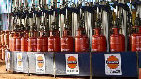 இந்தியாவின் உள்நாட்டு எல்பிஜி உற்பத்தி ஒரு மாதத்தில் 40%-லிருந்து 60% ஆக உயர்வு