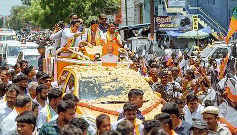 நயினார் நாகேந்திரனை ஆதரித்து சாத்தூரில் நிதின் நபின் ரோடு ஷோ