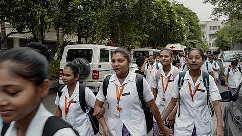 எம்பிபிஎஸ் கூடுதல் கட்டணம்: உறுதியான நடவடிக்கை அவசியம்