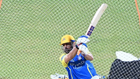 சேப்பாக்கம் வலைப்பயிற்சியில் தோனி: தாமதமாகும் மேட்ச் ஃபிட்னெஸ்