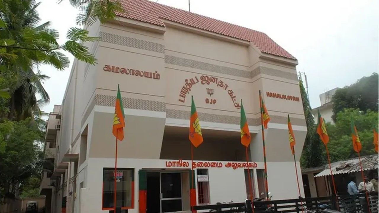 பெண்களுக்கு 33% இட ஒதுக்கீடு கிடைப்பதை தடுக்க ஸ்டாலின் முயற்சி: தமிழக பாஜக