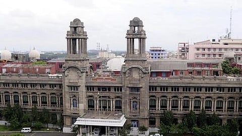 நாட்டிலேயே பயணிகள் சேவை, வருவாயில் தெற்கு ரயில்வே முதலிடம் பிடித்து சாதனை