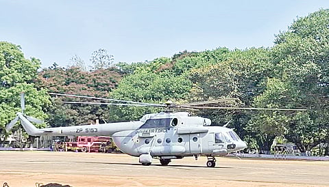 பிரதமர் மோடி வருகையை முன்னிட்டு நேற்று நாகர்கோவில் ஆயுதப்படை மைதானத்தில் ஹெலிகாப்டரை தரையிறக்கி ஒத்திகை பார்க்கும் நிகழ்ச்சி நடைபெற்றது.