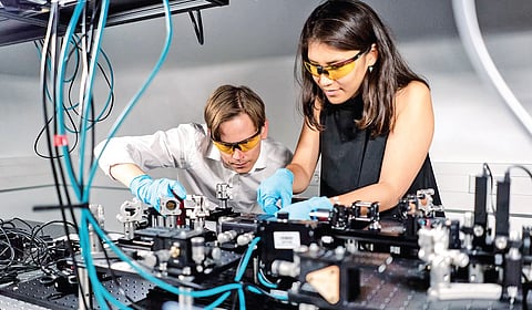 தொழில்நுட்ப உலகை வழிநடத்தும் ஃபோட்டானிக்ஸ் - வேலைன்னு வந்துட்டா... | அத்தியாயம் 28