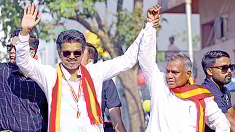 சென்னையில் விஜய் சாலை வலம்: எழும்பூரில் பிரச்சாரம் ரத்தானதால் தொண்டர்கள் ஏமாற்றம்