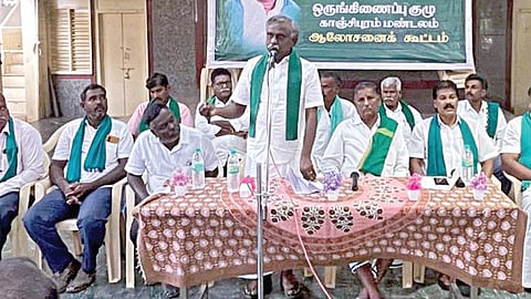 காஞ்சிபுரத்தில் நடைபெற்ற அனைத்து விவாசாய சங்கங்களின் கூட்டத்தில் பேசுகிறார் அதன் ஒருங்கிணைப்பாளர் பி.ஆர்.பாண்டியன்.