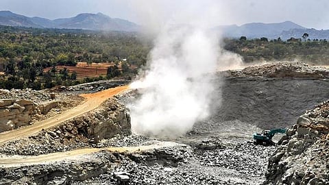 ஆந்திர வெடி விபத்தில் 5 பேர் உயிரிழப்பு