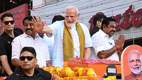 நாகர்கோவிலில் பிரதமர் மோடி ரோடு ஷோ: தொண்டர்களுடன் கைகுலுக்கி உற்சாகம்