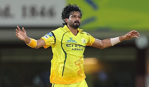 காயம் காரணமாக கலீல் அகமது விலகல்