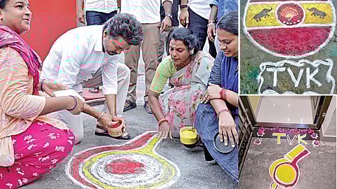 வாசல் தோறும் ‘விசில்' சின்னம்: ட்ரெண்டாகும் விஜய்யின் கோல வியூகம்