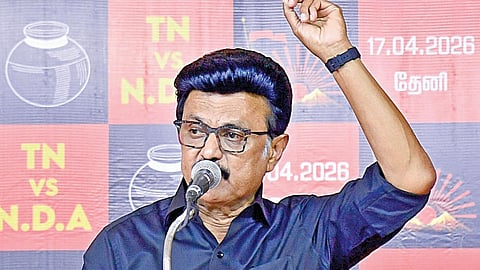 ஆண்டிபட்டி பிரச்சாரப் பொதுக்கூட்டத்தில் பேசும் மு.க.ஸ்டாலின். படம்: நா.தங்கரத்தினம்.