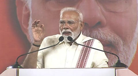 “திமுகவில் மகனுக்கும், மருமகனுக்கும் இடையே கொள்ளையடிப்பதில் போட்டி” - கோவையில் பிரதமர் மோடி தாக்கு