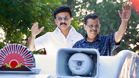 சென்னை திருவிக நகர் தொகுதிக்கு உட்பட்ட புளியந்தோப்பு பகுதியில் முதல்வர் ஸ்டாலினுடன் பிரச்சாரத்தில் ஈடுபட்ட டெல்லி முன்னாள் முதல்வர் அர்விந்த் கேஜ்ரிவால்.