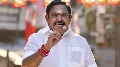 “ஒரு குடும்பத்தின் அதிகார பசிக்காக அடகு வைக்கப்பட்டுள்ளது தமிழகம்” - பழனிசாமி காட்டம்