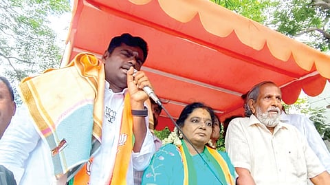 தமிழிசைக்கு ஆதரவு கோரி பிரச்சாரம் செய்த அண்ணாமலை. படம்: எல் சீனிவாசன்