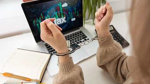 டிஜிட்டல் கைது மோசடியில் இருந்து மகனை காத்த 81 வயது தந்தை - நடந்தது என்ன?