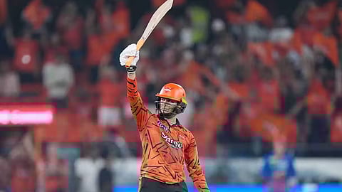 கேம் சேஞ்சர்: அதிரடியால் டெல்லி அணியை பந்தாடிய அபிஷேக் சர்மா