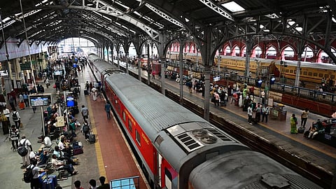 வாக்களிக்க சொந்த ஊர் செல்ல வசதியாக சென்னையில் இருந்து மதுரைக்கு இன்று முன்பதிவில்லா ரயில் இயக்கம்