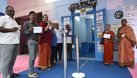 தமிழக சட்டப்பேரவைத் தேர்தல்: பலத்த பாதுகாப்புடன் தொடங்கியது வாக்குப் பதிவு