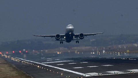 சென்னையில் வசிப்பவர்கள் வாக்களிக்க சொந்த ஊர்களுக்கு செல்வதால் விமான டிக்கெட் கட்டணம் உயர்வு