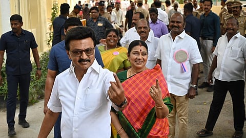 சென்னை எஸ்.ஐ.இ.டி கல்லூரியில் முதல்வர் ஸ்டாலின் வாக்களித்தார்.