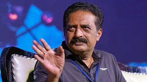 இந்து கடவுள்களை அவமதிப்பதா? - பிரகாஷ்ராஜ் மீது ரூ.100 கோடிக்கு மான நஷ்டஈடு வழக்கு