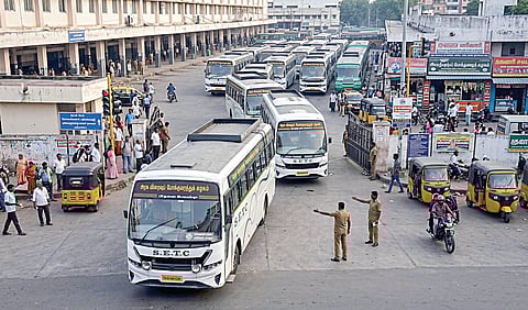 வாக்களிக்க சொந்த ஊர் சென்றவர்கள் சென்னை திரும்ப 5,276 பேருந்துகள் இன்று இயக்கம்