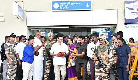 முதல்வர் கொடைக்கானல் செல்வதற்காக மதுரை வந்தார்