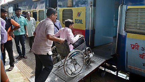 ரயில்களில் மாற்றுத் திறனாளிகள் சிறப்பு பெட்டிகளில் பயணிக்க சலுகை