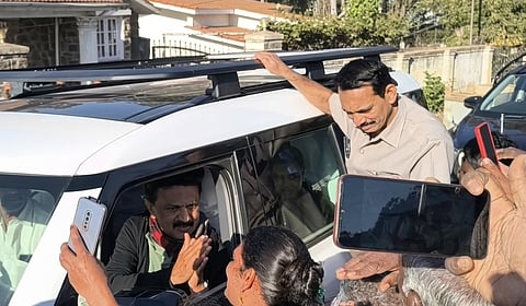 கொடைக்கானலில் முதல்வர் ஸ்டாலினுடன் ‘செல்ஃபி’ எடுத்து மகிழ்ந்த பொதுமக்கள்