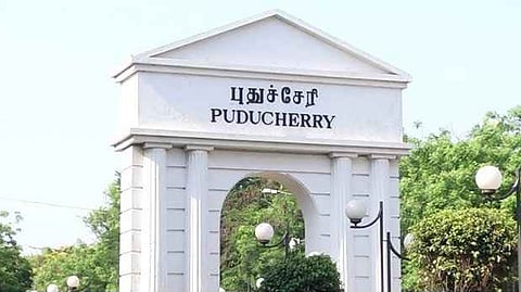 புதுச்சேரியில் மும்மொழி கொள்கை: திமுக, அதிமுக எதிர்ப்பு