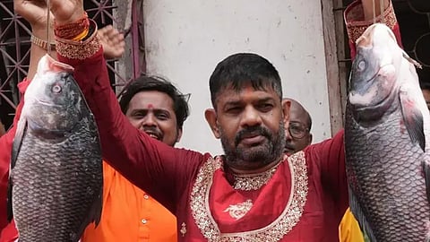 மேற்கு வங்க தேர்தல் பிரச்சாரத்தில் முக்கிய இடம்பிடித்த மீன் அரசியல்